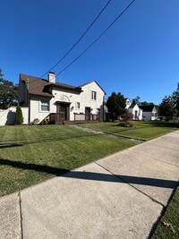 Building Photo - 1206 E Main St
