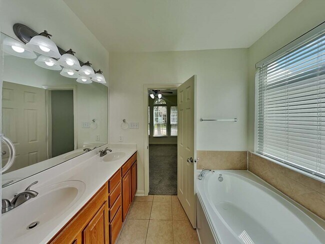 Building Photo - 17247 Marquette Point Ln