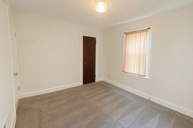 Building Photo - Charming 3BR House in Toledo