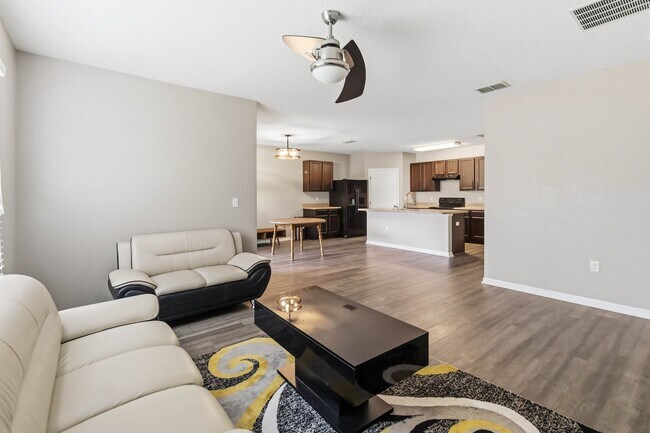 Building Photo - 2318 Sequoia Way
