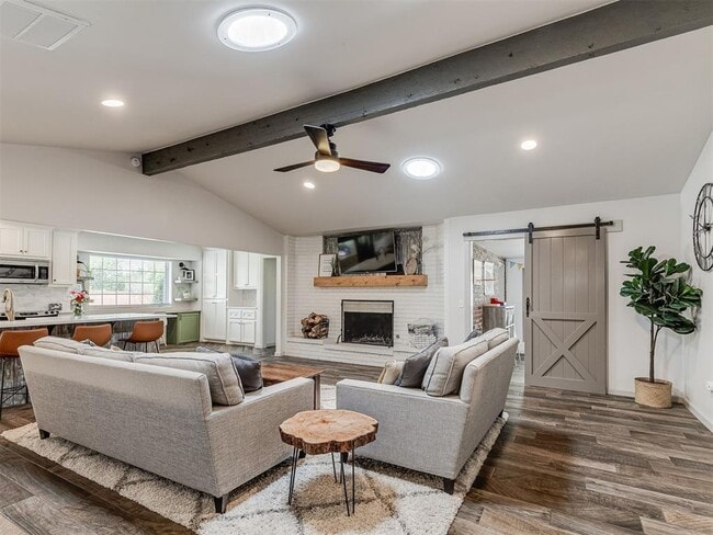 Building Photo - 801 Rock Hollow Rd