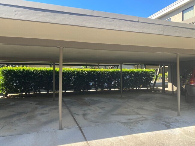 Building Photo - Immaculate 1BR/1BA! Downtown San Anselmo! Parking! Laundry! PROGRESSIVE