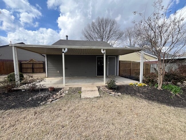 Building Photo - Renovated 2 Bedroom 2 Bath Home for Rent!