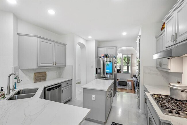 Building Photo - 300 Southern Cross Dr