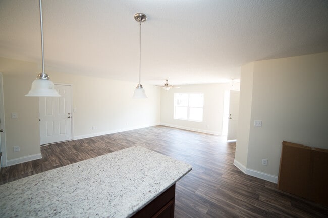 Building Photo - 20 Golden Poppy Ln