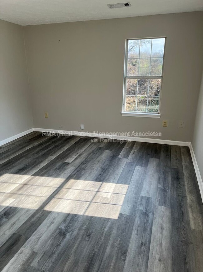 Building Photo - 201 Grove Pl