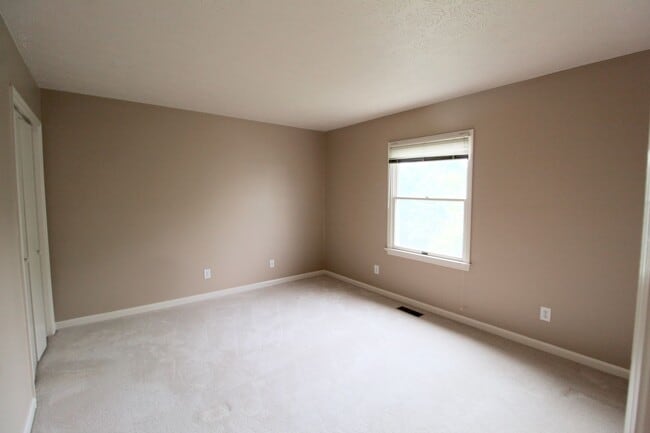 Building Photo - 907 Meadowlark Dr