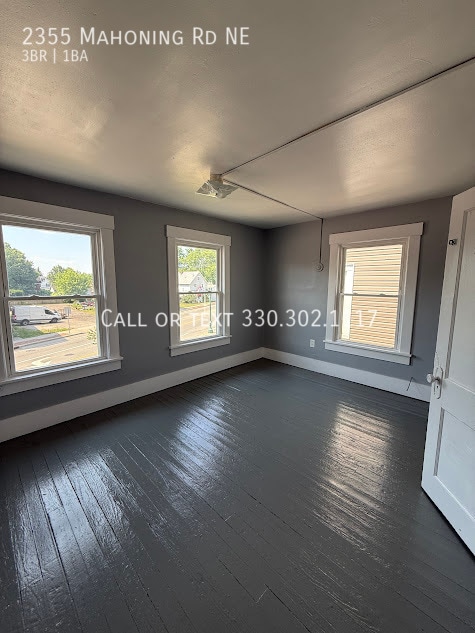 Building Photo - 2355 Mahoning Rd NE