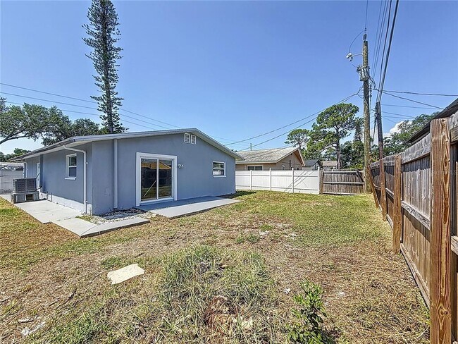 Building Photo - 1755 Shore Acres Blvd NE
