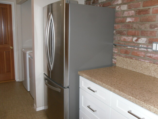 View Washer & Dryer Location - 2300 Oak Ave