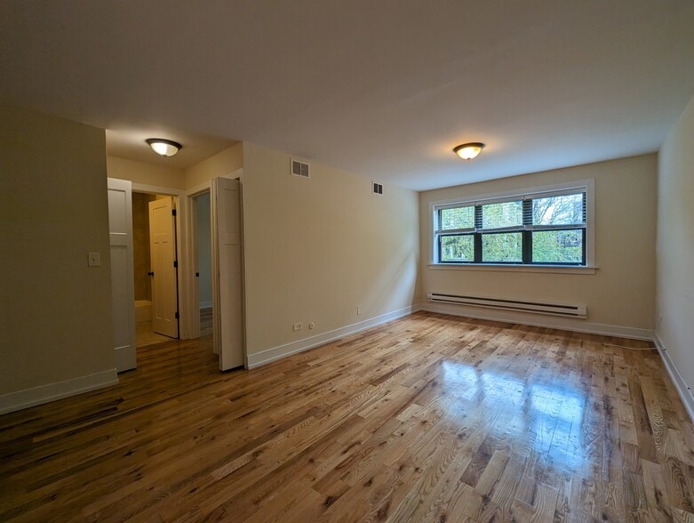 Building Photo - 557 W Arlington Pl