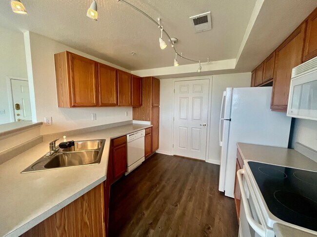Building Photo - ** Move in Special** Cozy 1 bed 1 bath in ...