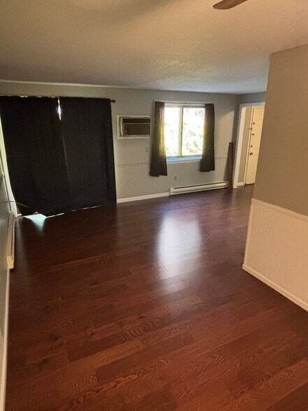 Building Photo - 1134 Hartford Tpke