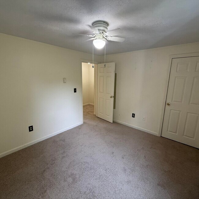 Building Photo - 59 Stonegate Ln