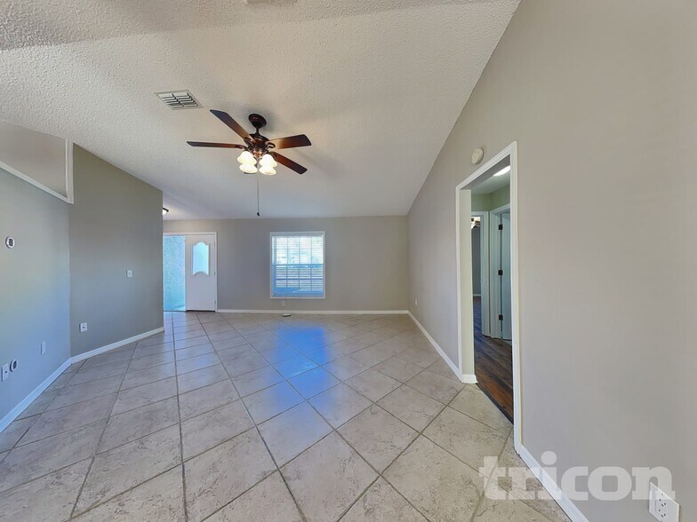 Building Photo - 1374 Godfrey Ave