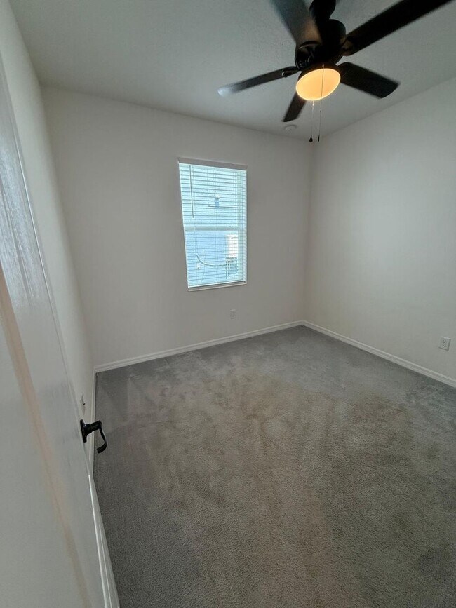 Building Photo - 3 BEDROOM, 2 BATHOOM IN DEANS XING/LITTLE ECON