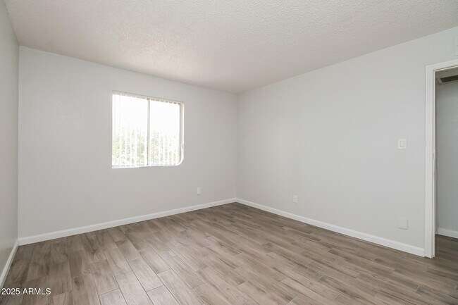 Building Photo - 1050 W University Dr