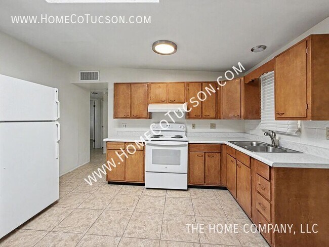 Building Photo - 1430 E Iowa Dr