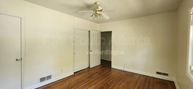 Building Photo - 804 Brookdale Dr SW