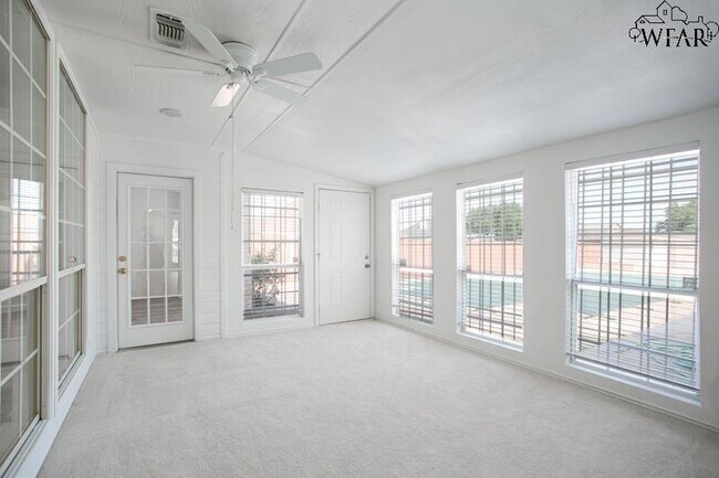 Building Photo - 8 Canyon Bluff Ct