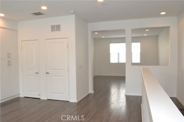 Building Photo - 149 E Commercial St