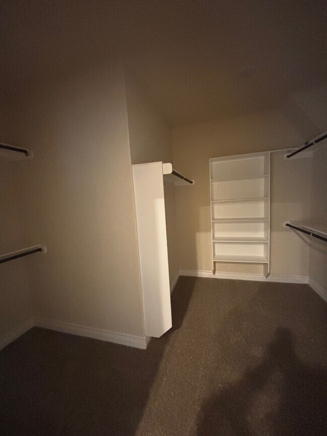 Building Photo - 105 Troubadour Ln