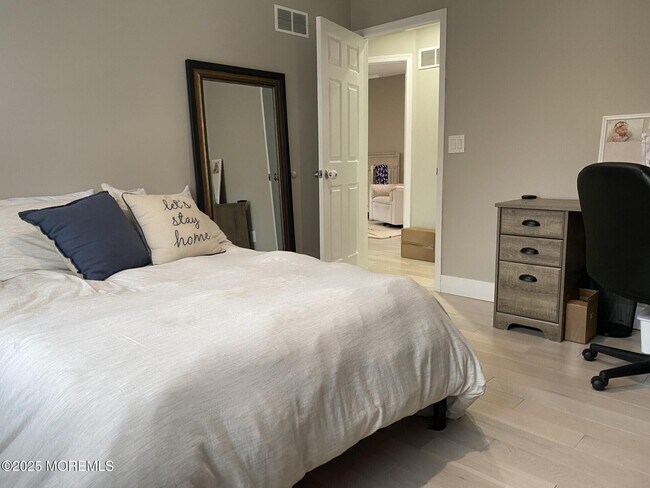 Building Photo - 11 Walnut Ct