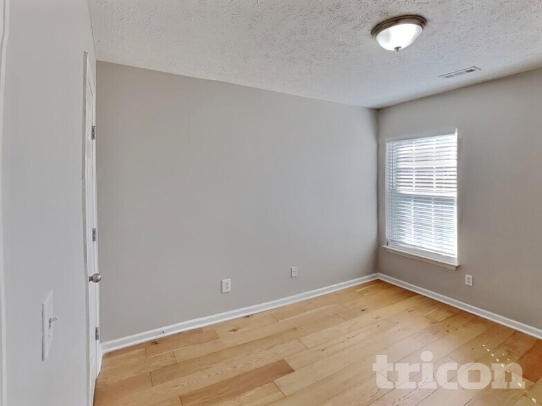 Building Photo - 4021 Deer Run Trce