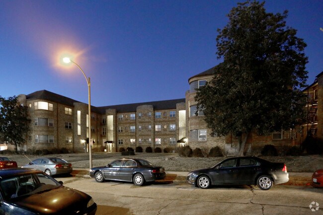 Building Photo - 5835-5845 Lindenwood Ave