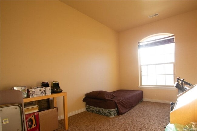 Building Photo - Beautiful 3 bed 2 bath stucco home in a ne...