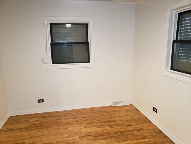 Building Photo - 1429 Kasten Dr