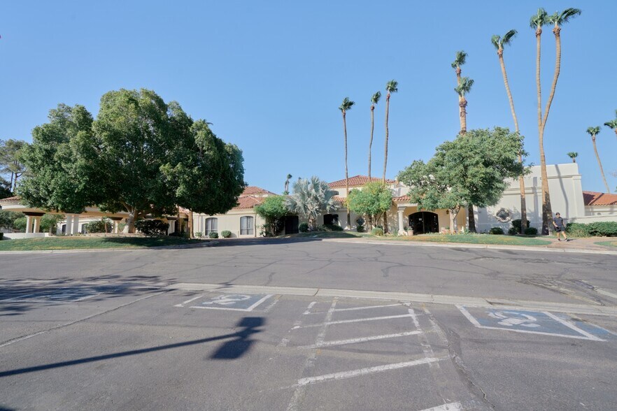 Building Photo - 1317 N Palmsprings Dr