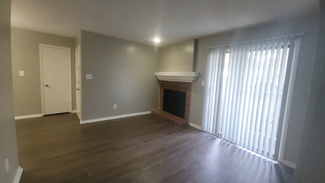 Building Photo - 906 Candlewood Dr NW