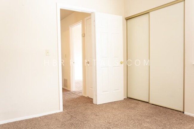 Building Photo - Charming 3-Bedroom Retreat with Cozy Fireplace in Tracy – Spacious Home with 2.5 Baths!