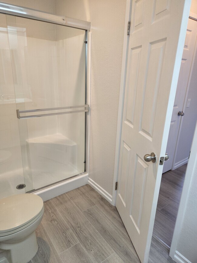 Building Photo - 9229 Village Glen Dr