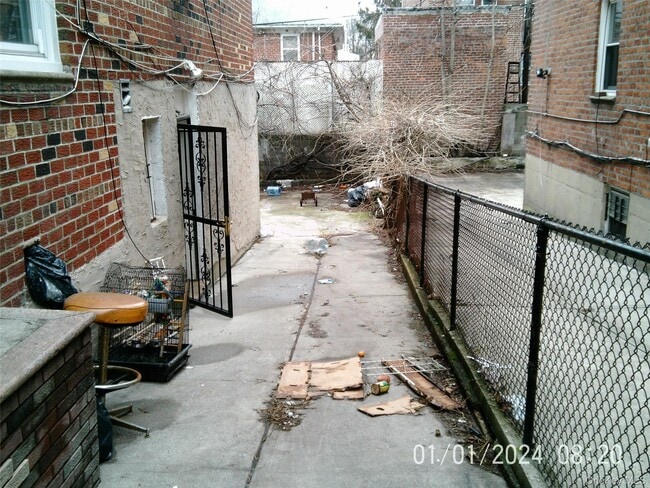 Building Photo - 745 E 83rd St