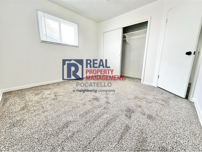 Building Photo - MOVE IN SPECIAL - 4 Bed 2 Bath House - PET...