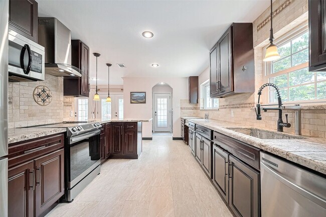 Building Photo - 14127 Britoak Ln