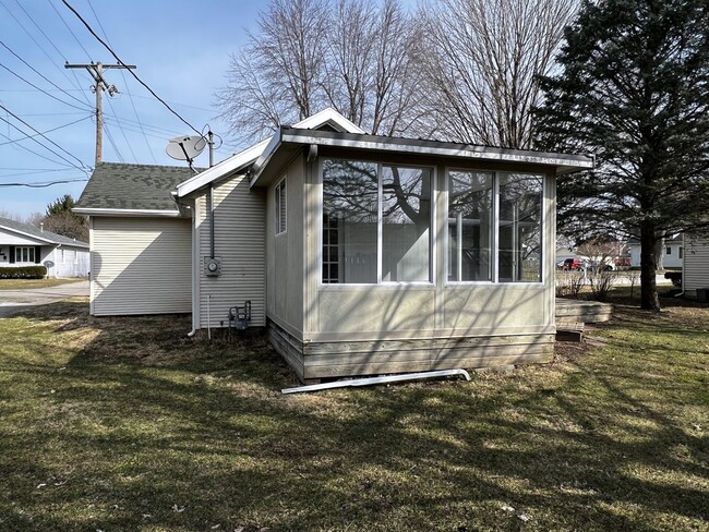 Building Photo - Beautiful Recently Renovated 2-Bedroom Home in Goshen's West Goshen Neighborhood