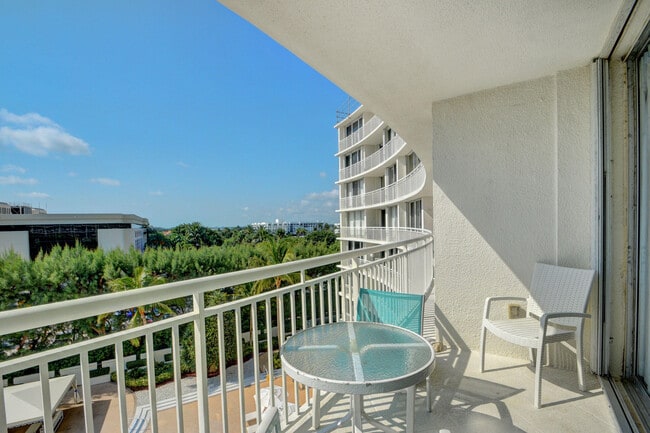 Building Photo - 2780 S Ocean Blvd