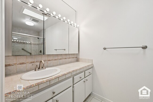 Building Photo - Southwestern Charm Meets Modern Comfort — 2BR/2BA Condo with Access to Shared Pool!