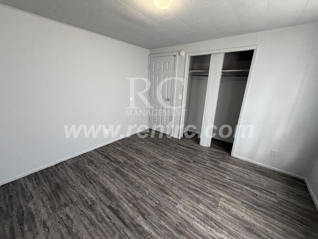 Building Photo - 104 Center-