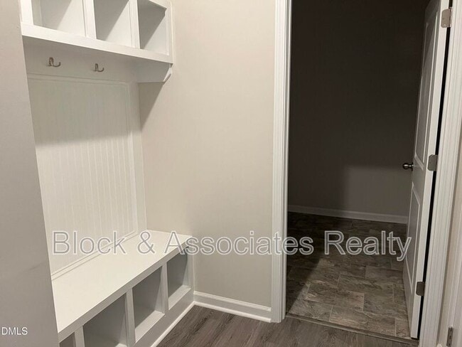 Building Photo - 262 Streamliner Blvd