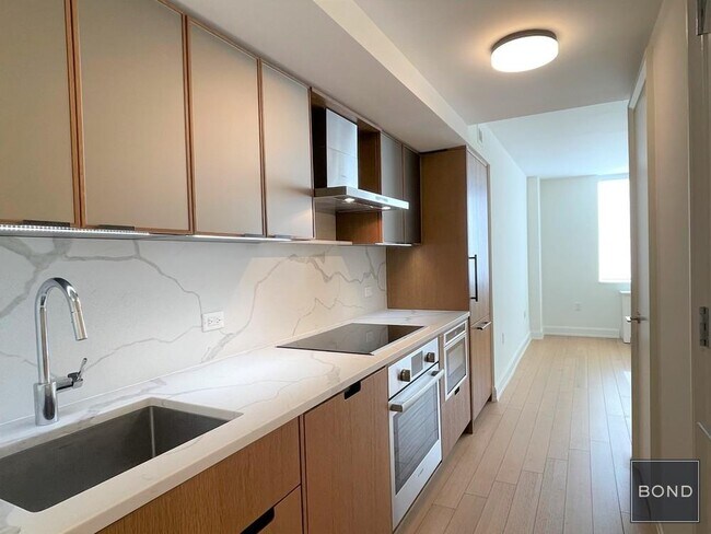 Building Photo - 420 E 54th St
