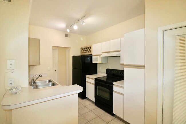 Building Photo - 2632 Robert Trent Jones Dr