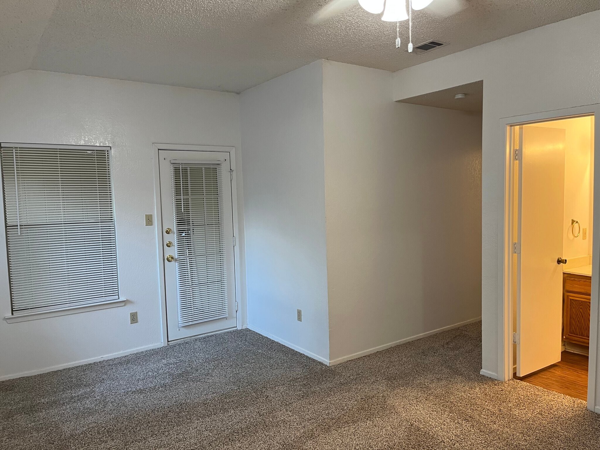 Building Photo - 10258 Aurora Dr