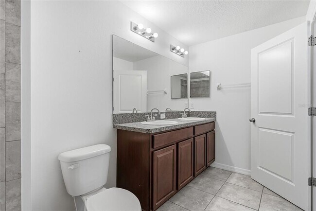 Building Photo - 12942 Utopia Gdns Wy