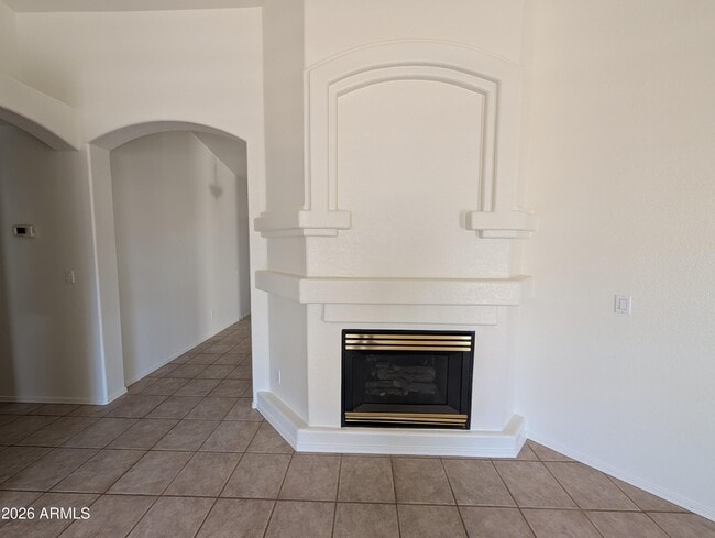 Building Photo - 8918 W Paradise Ln