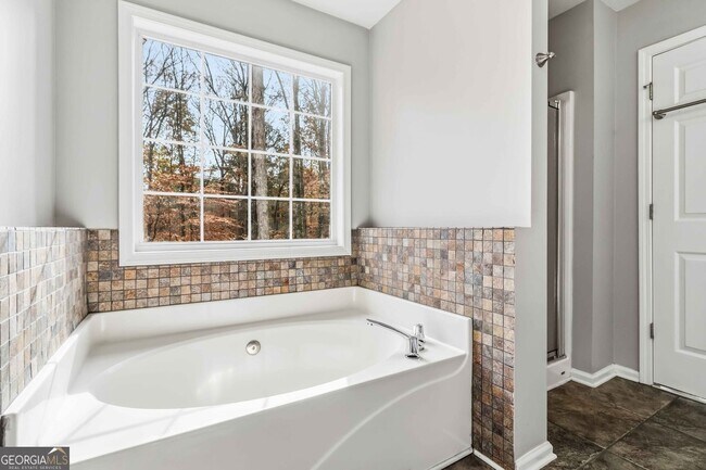 Building Photo - 825 Somerset Vale Dr