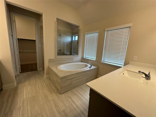 Building Photo - 23730 McNabb Spur Ln